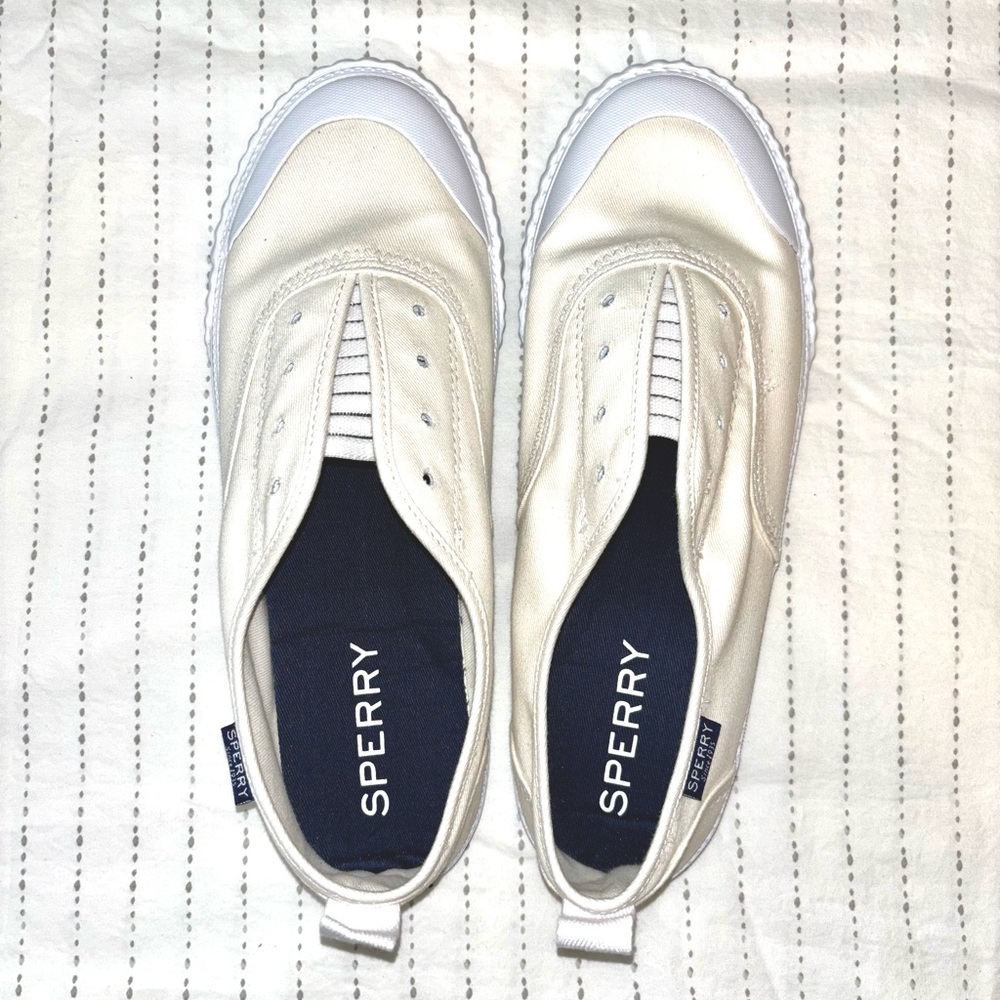 Sperry Sayel Ox Wash White. Size 9